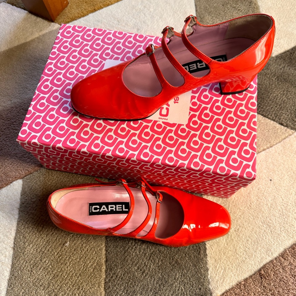 Worn once! Carel Mary Jane’s size 8